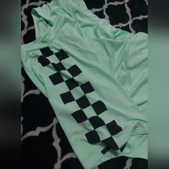 Shein Curve 0XL mint green tee with Checkerboard pattern on sleeve - Picture 7 of 8